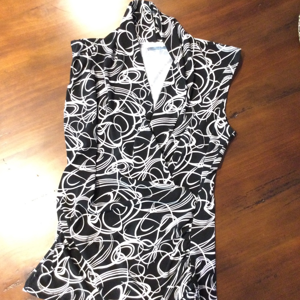 Black and white top. Small. Jon Den.